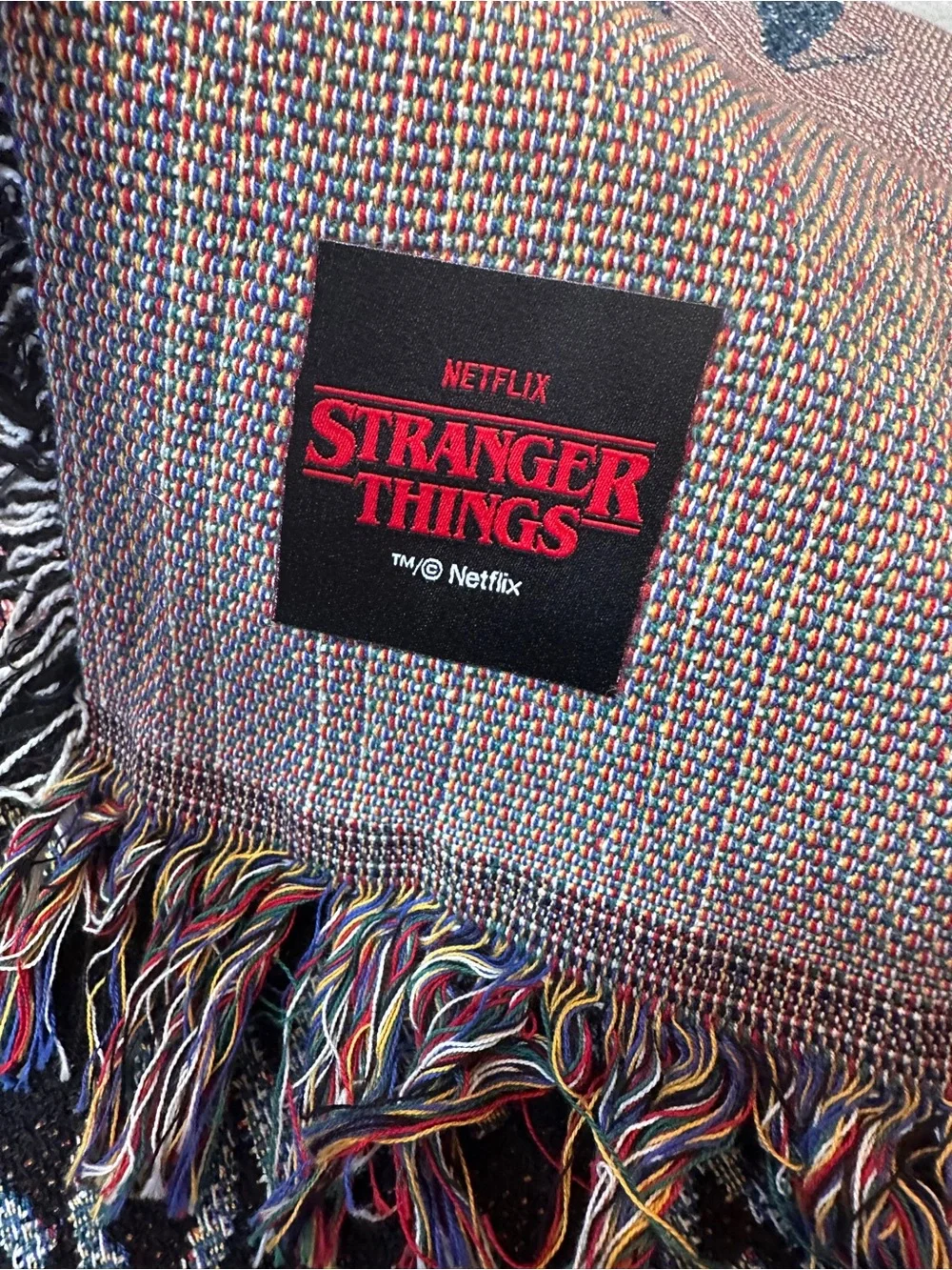 RARE Stranger Things LIMITED EDITION Demogorgon Live Woven Throw Blanket Fringe